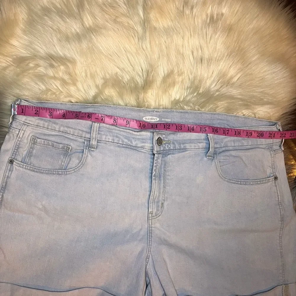Old Navy stone washed cuffed boyfriend denim shorts sz 18